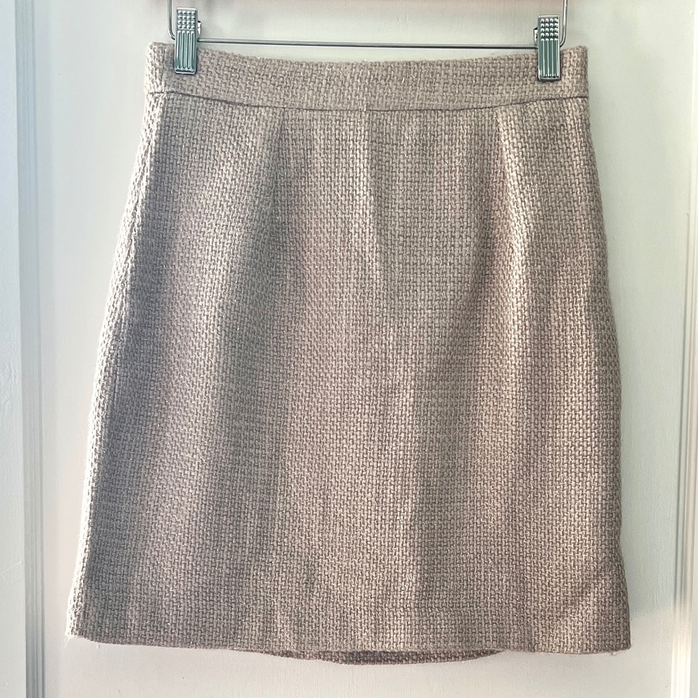BB Dakota tweed sparkle champagne color high-waisted skirt. Size 4